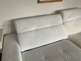 Biely elektricky polohovateľný gauč v tvare L - 4