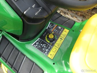 John Deere X305R Traktor na trávu Jazdecká kosačka Traktor - 4