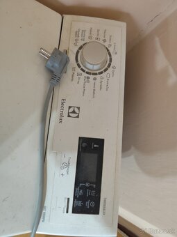 Predám za symbolickú cenu práčku electrolux - 4