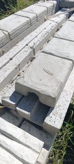 BETÓNOVÝ PLOT - 4