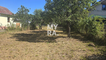 Stavebný pozemok v centre obce Gregorovce. - 4