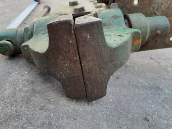 Predám kováčsky zverák - 4