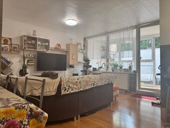 NA PREDAJ 2-IZBOVÝ BYT VO VRÚTKACH – TERASA, ZIMNÁ ZÁHRADA, - 4