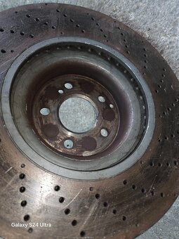Velke brzdy 360 mm.. mercedes e500 - 4