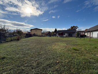 Slnečný stavebný pozemok 689 m² - Hôrky (18m x 43m) - 4