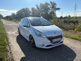 Peugeot 208 GTi - 4