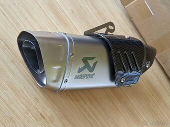 Na  predaj Nový ladený univerzálny moto výfuk Akrapovič - 4