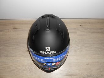 Predam krasnu novu moto prilbu znacky SHARK SPARTAN GT BLANK - 4