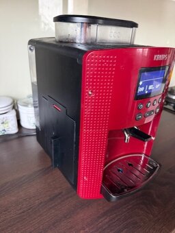 Nutná OPRAVA - Plnoautomatický kávovar KRUPS Essential red - 4