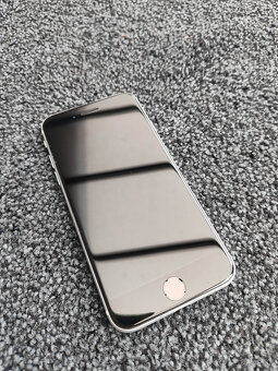 iPhone SE 256 GB white - 4