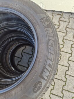 Pneu 185 65 R 15 - 4