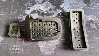 Mercedes športové/hlinikové nášľapy pedálov mercedes AMG PO - 4