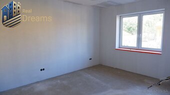 Ponúkame na predaj štvorizbový rodinný dom v obci Radava v s - 4