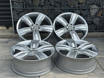 ✅ 5x112 r19 Tiguan Viktoria Falls model top stav - 4