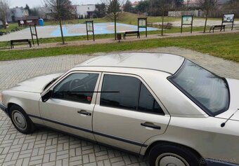 Mercedes-Benz 200E - 4