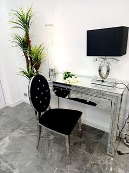 čierne zamatové kreslo zdobené kryštálmi silver glamour - 4