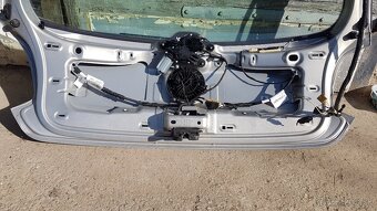 5 te,kufrové dvere na Volkswagen Polo 2012 - 4