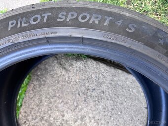 295/35R21 - 4