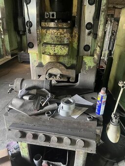 ruský excentrický lis 100 t - 4
