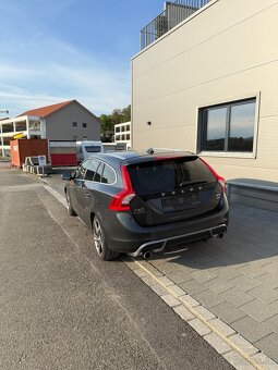 Volvo V60 R-Design - 4