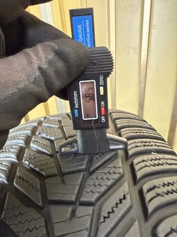 Zimná pneu 245/65R17 viem aj prezuť - 4