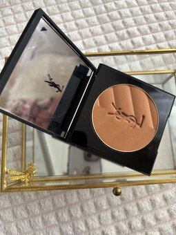 Úplne nový len skladovaný bronzer Yves Sint Lurent - 4