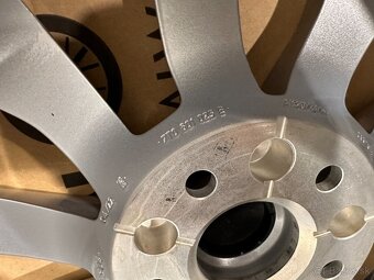 ❄️ Original kolesa 7T0601025E Toshima VW T7 r18 - 4