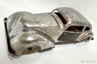 Staré plechové autíčko na klúčik - 4