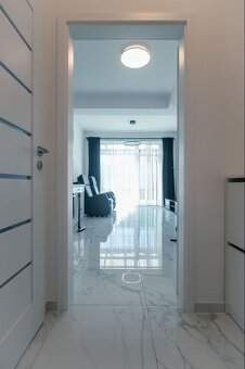 2-izbový byt s predzáhradkou aj parkovaním – pocit domu za c - 4