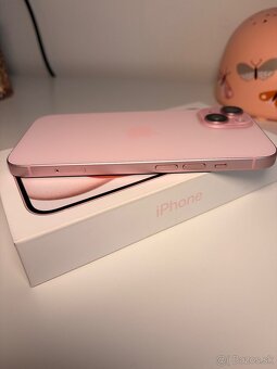 iPhone 15 ružový - 4