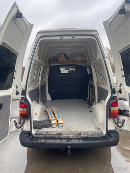 Volkswagen Transporter T5 2.0 benzín AXA - 4