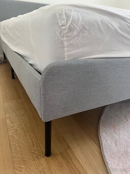 Čalúnený rám postele IKEA SLATTUM S MATRACOM - 4
