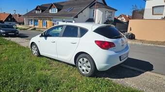 Opel Astra 2011 - 4