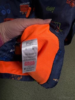 Lahka bundicka proti vetru - 4