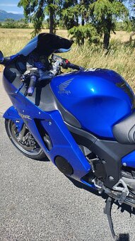 Honda cbr 1100 XX black bird 2005 - 4