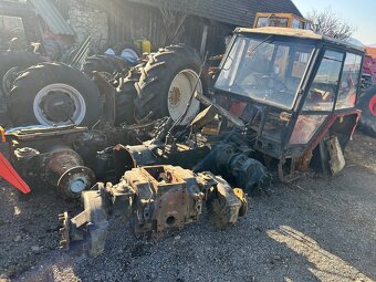 Predám zadné časti traktora zetor major 6911-7745 - 4