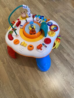 Interaktívny stolček New Baby s jazdiacim vláčikom - 4