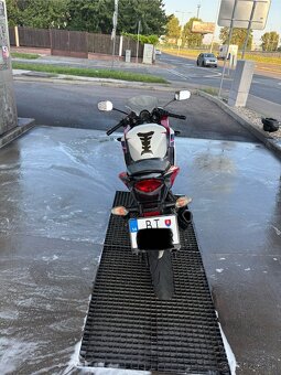 Honda CBR 125R - 4