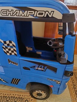 Kamión modrý s prívesom - 4