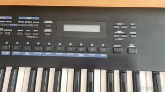 Roland JUNO D - 4