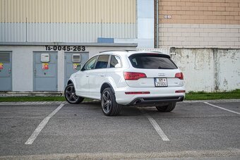 Audi Q7 3.0 Turbo Benzín Quattro 7Miest - 4