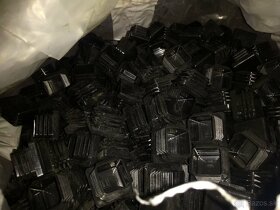 Štvorcové zatlačovacie zátky 1062ks 25mm x 1.0 - 2.5 - 4