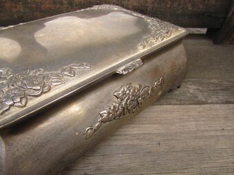 Stará kovová šperkovnica - 4