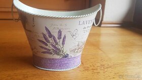 Plechové nádoby na kvety s levandulovým motívom - 4