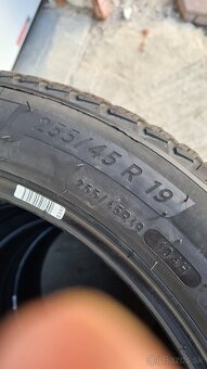 Predám celoročné pneu MICHELIN 235/50 a 255/45 a R19 104 H - 4
