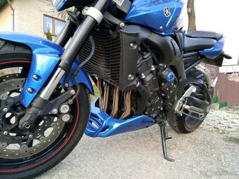 YAMAHA FZ1 - 4