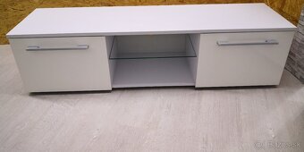 Skrinka pod TV - 4