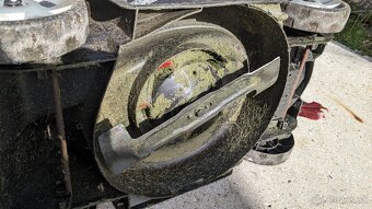 POKAZENÁ akumulátorová kosačka Bosch - 4