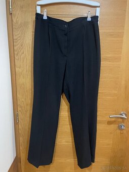 Čierny dámsky kostým - 4