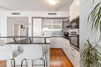 Moderný 3-izbový byt s predzáhradkou a terasou - 4